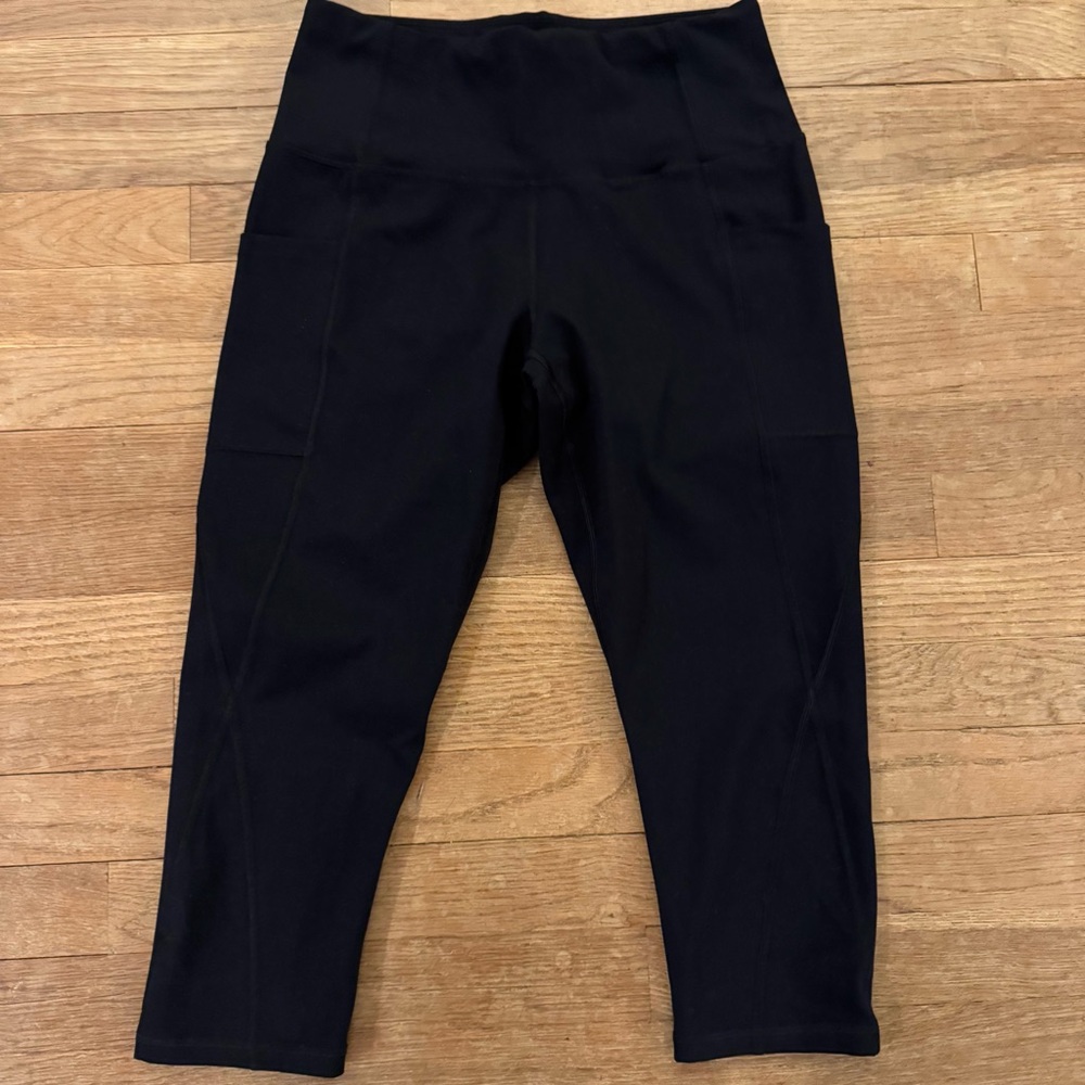 Healthyoga black cropped mid rise yoga pants size medium M
 b64